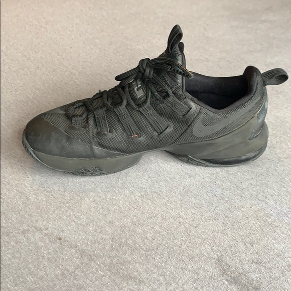 Lebron 13’s low triple black - Picture 4 of 5